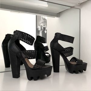 Black platform sandal